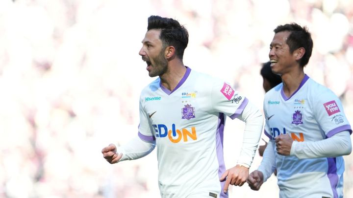 無敗のJリーグ名門、“絶対的主力”が右膝の治療のためドイツへ一時帰国…再来日の時期は「未定」