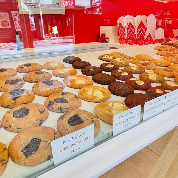 Ben's Cookiesのクッキー 商品が並ぶショーウィンドウ