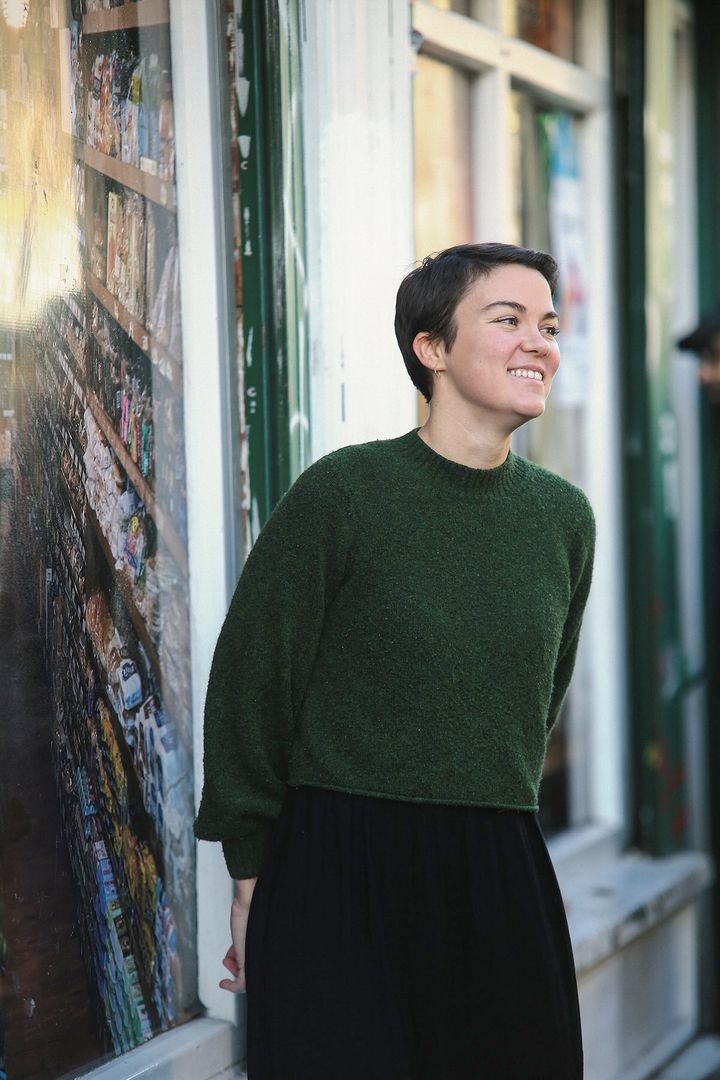 丈感が絶妙！大人っぽいの深緑のニットのキュートな着こなし