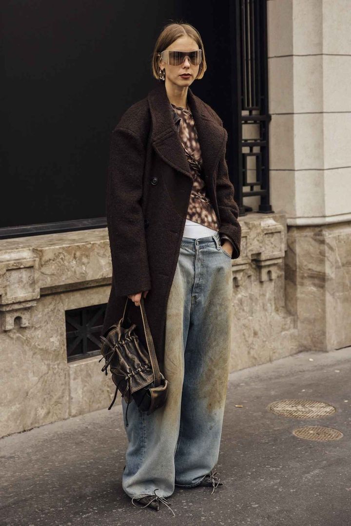 画像: やんちゃなジーンズとプリントカットソーで個性を宿す