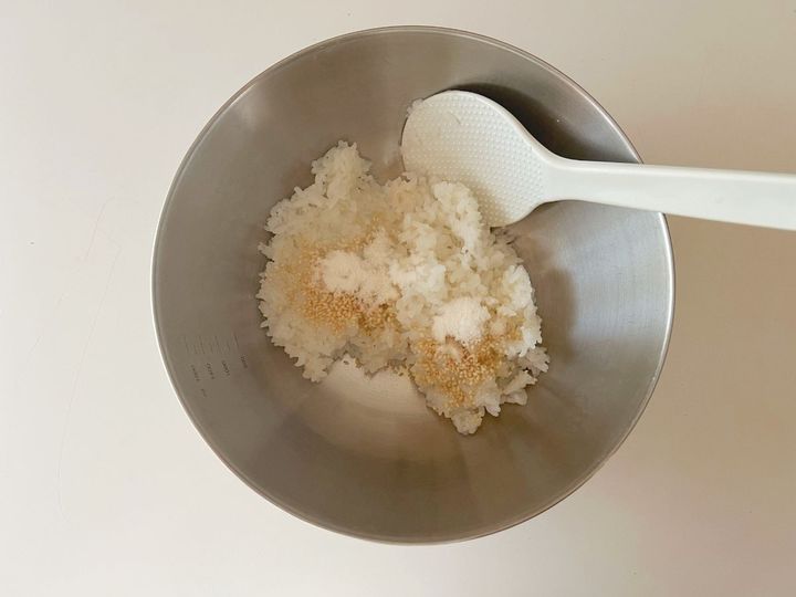 さっぱりクセになる、炒り卵大葉のパリおにぎり【渡辺友美子のパリおにぎりのレシピ vol.10 〜レシピで旅するヨーロッパ〜】