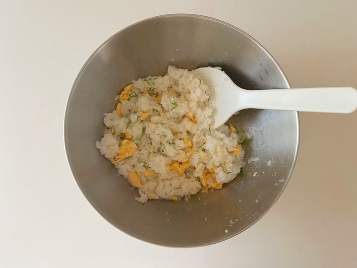 さっぱりクセになる、炒り卵大葉のパリおにぎり【渡辺友美子のパリおにぎりのレシピ vol.10 〜レシピで旅するヨーロッパ〜】