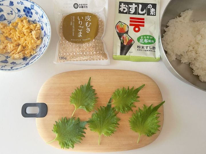 さっぱりクセになる、炒り卵大葉のパリおにぎり【渡辺友美子のパリおにぎりのレシピ vol.10 〜レシピで旅するヨーロッパ〜】