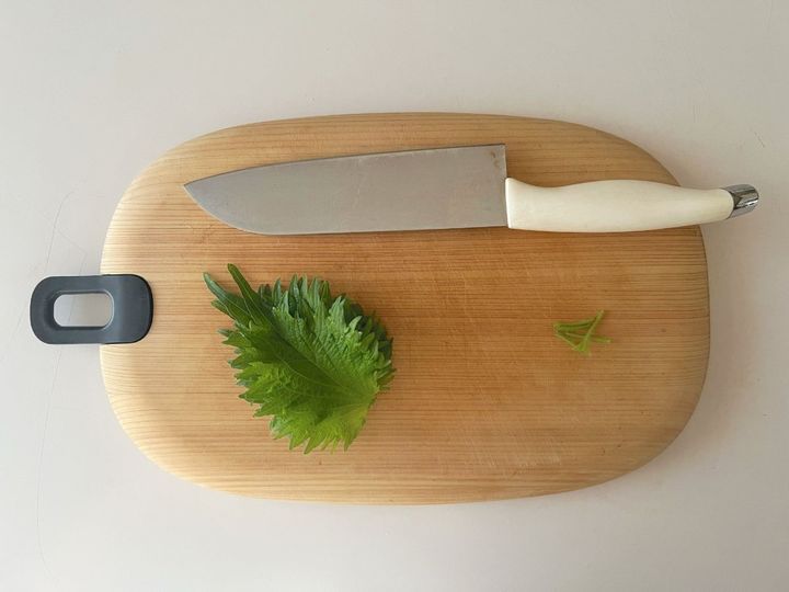 さっぱりクセになる、炒り卵大葉のパリおにぎり【渡辺友美子のパリおにぎりのレシピ vol.10 〜レシピで旅するヨーロッパ〜】