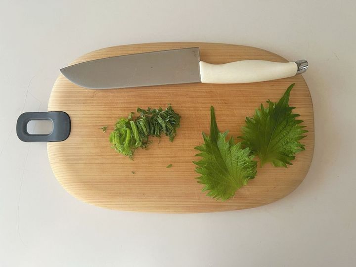 さっぱりクセになる、炒り卵大葉のパリおにぎり【渡辺友美子のパリおにぎりのレシピ vol.10 〜レシピで旅するヨーロッパ〜】