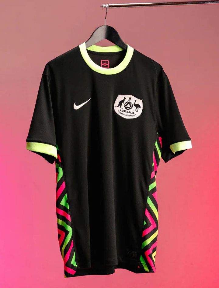 まさかのジグザグ！オーストラリア代表が2025新ユニフォームを発表 史上初の「先住民族デザイン」に