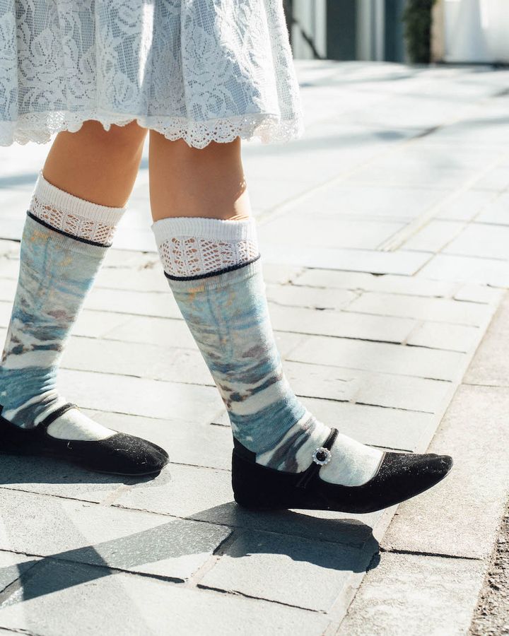 最旬“冬スカート”スタイル5選。デニムレイヤードから春先取りのミニ丈までお洒落テクが満載【TOKYO SNAP】