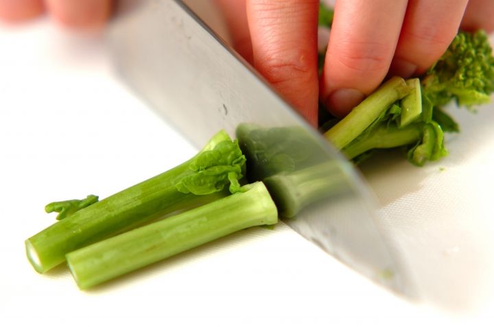 菜の花の白みそ汁の下準備1