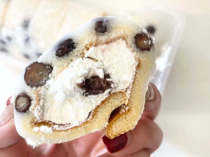 ローソン「塩豆大福仕立てのもち食感ロール」