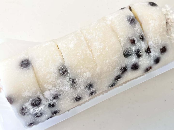 ローソン「塩豆大福仕立てのもち食感ロール」