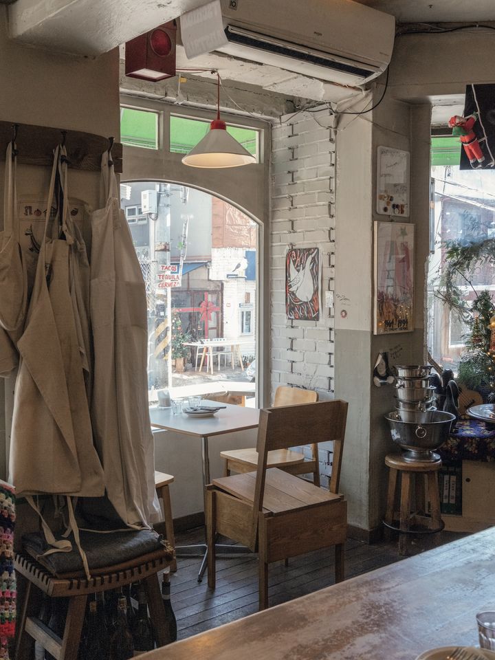 WILDDUCK CANTEENの窓際の席