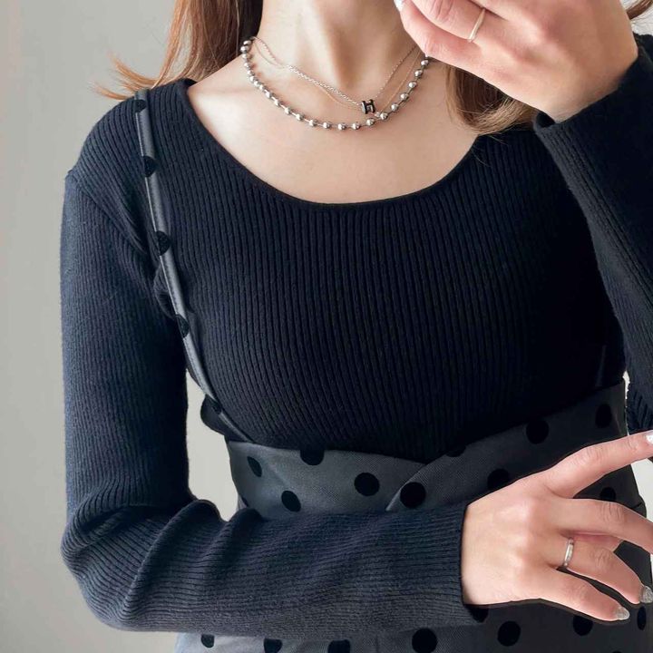 画像: キレイな首まわりデザインがポイント