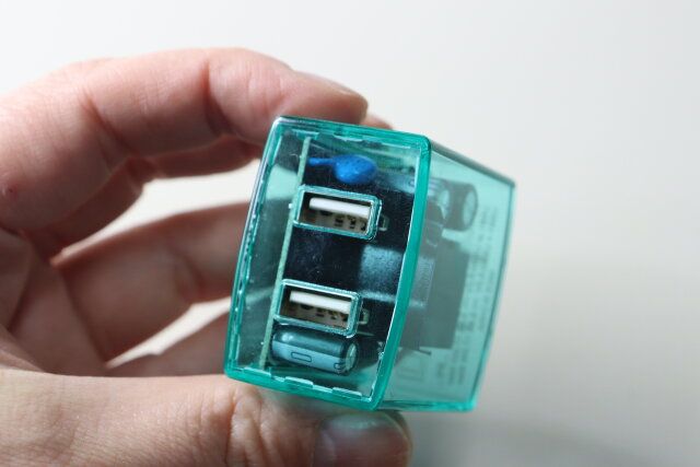 ダイソーのTGCコラボのUSB ACアダプターのUSBポート