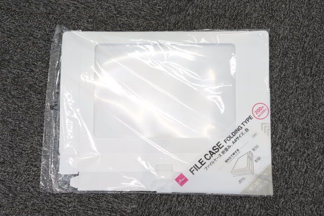 ダイソー ファイルケース 折り畳み、A4サイズ、白 パッケージ