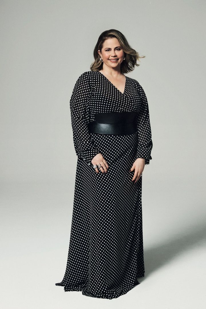 セレーナ・ゴメスと、11歳のグレイシー・ティーフェイの母親、マンディ・ティーフェイ。セレーナと『The Newsette』の創業者、ダニエラ・ピアソンとともに、メンタルウェルネスの会社「ワンダーマインド」を立ち上げ、メンタルヘルスについてオープンに話し合うことができるメディアを運営する。