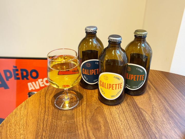 （写真左から）「ギャリペット ブリュット」、「ギャリペット デュー」各 800円、「ギャリペット エクストラブリュット」850円