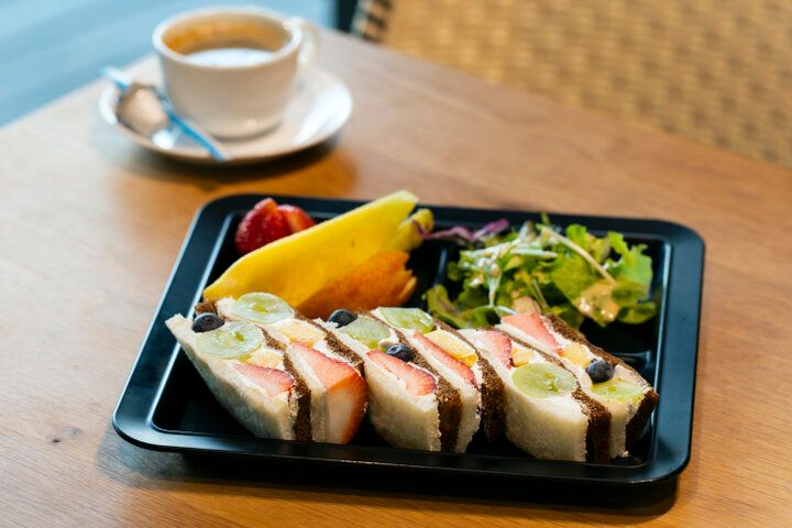 いちごパフェやフルーツサンドのモーニングが人気♪ 飯田橋駅直結の果実園リーベル