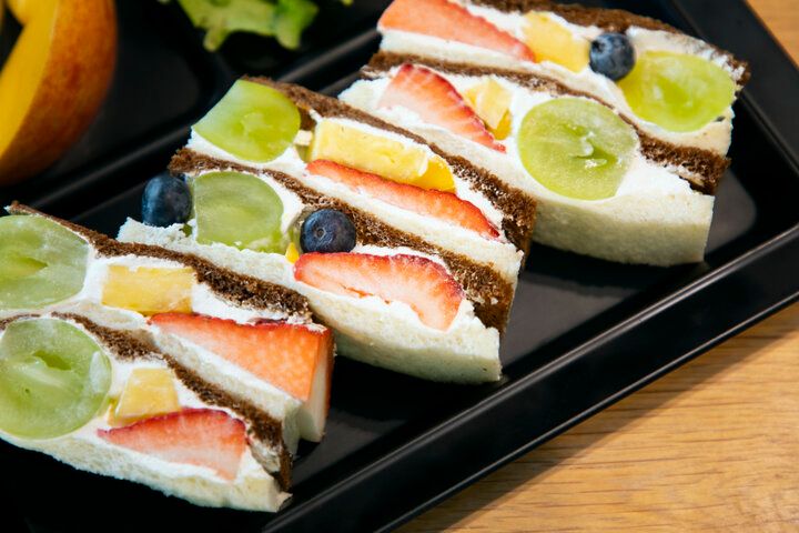 いちごパフェやフルーツサンドのモーニングが人気♪ 飯田橋駅直結の果実園リーベル