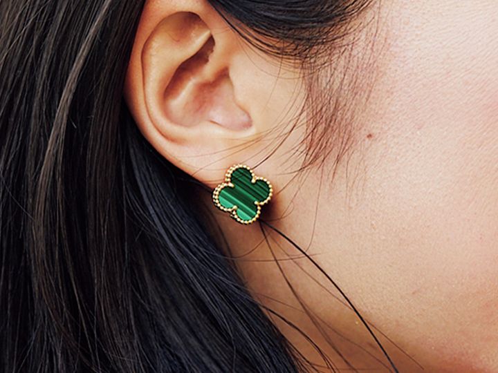 ピアスをアクセントにコーデ