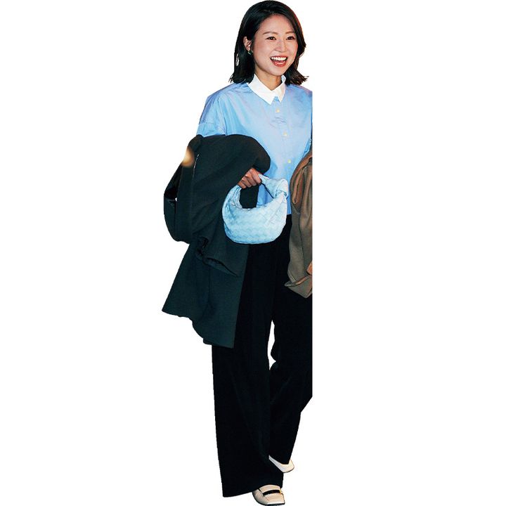 ブルーシャツできちんと感とオシャレを両立