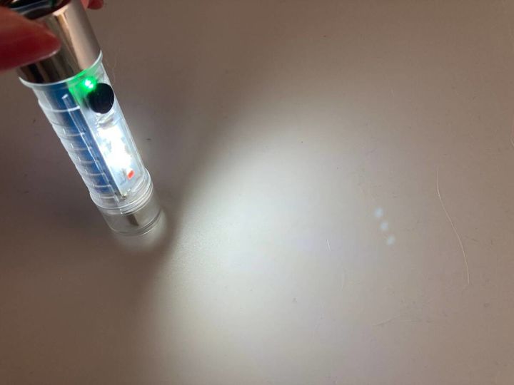 ダイソー「充電式スケルトンライト」