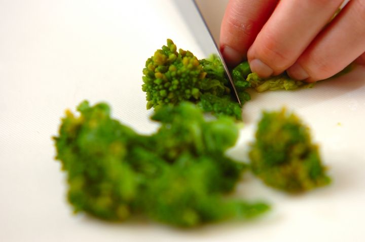 菜の花と干しエビのいなり寿司の作り方1