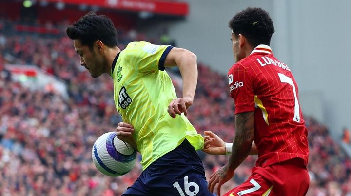 降格危機の24歳日本代表DF、PK献上をレジェンドたちが酷評…「恥ずかしい」「バカな守備」