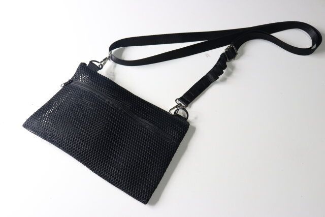 スマホショルダーバッグ（メッシュ） ショルダーベルト取り付け