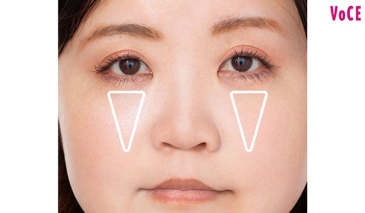 ３：頬の高い位置にものせる