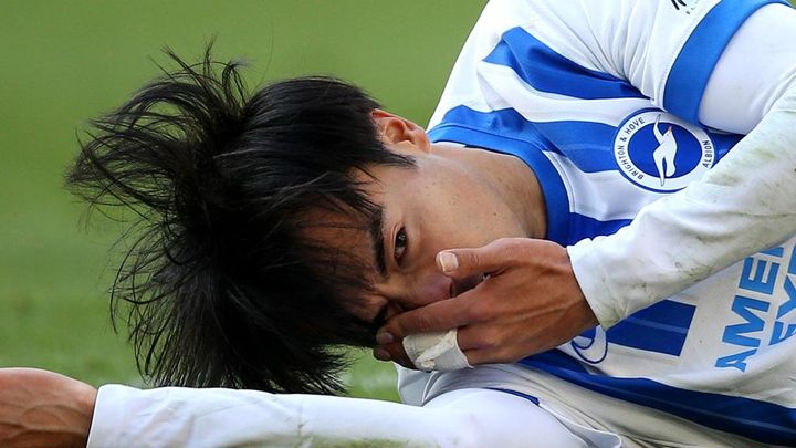 三笘薫、膝の心配なしも現地評価分かれる「守備で味方を助けた」「苦闘で脅威になれず」