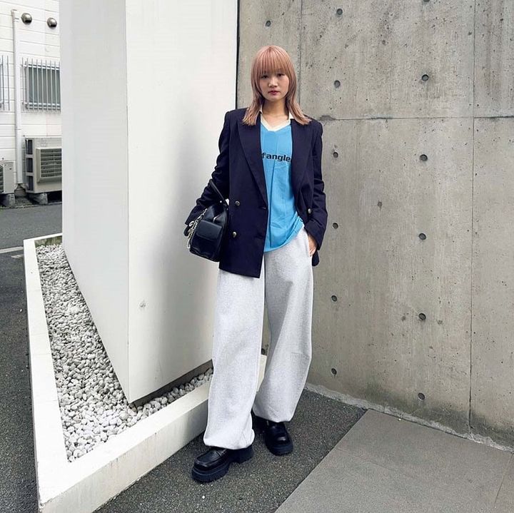 【SNAP】ジャケットにスウェパンでスポーツミックスコーデ♡ 中馬あおいさん