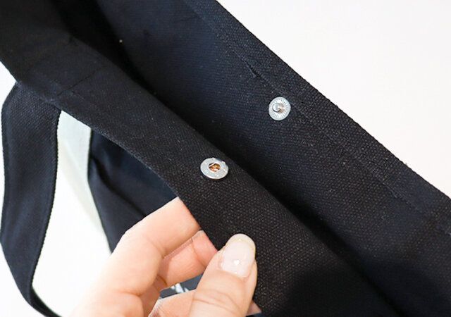 スヌーピー生誕記念の特別なトートバッグ スナップボタン