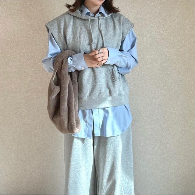 UNIQLOの「スウェットノースリーブパーカ」