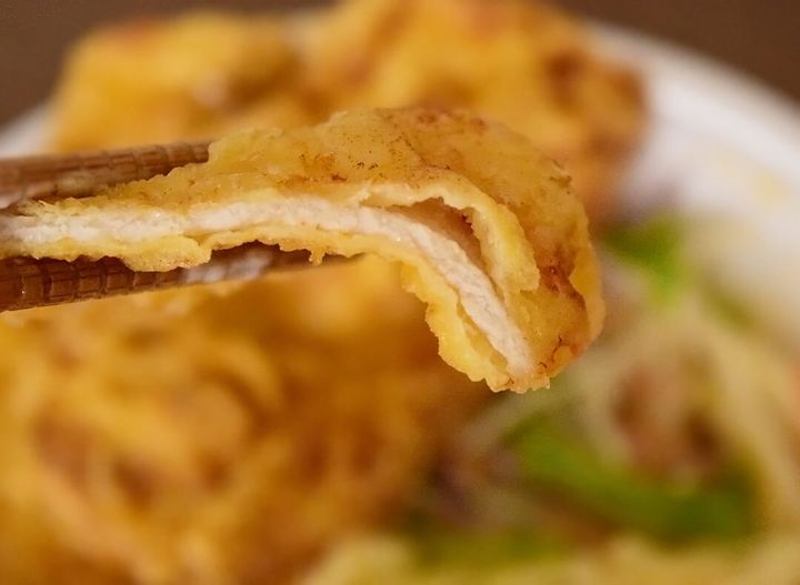 丸亀製麺「甘辛しょうがダレのはみ出る豚天ぶっかけうどん」