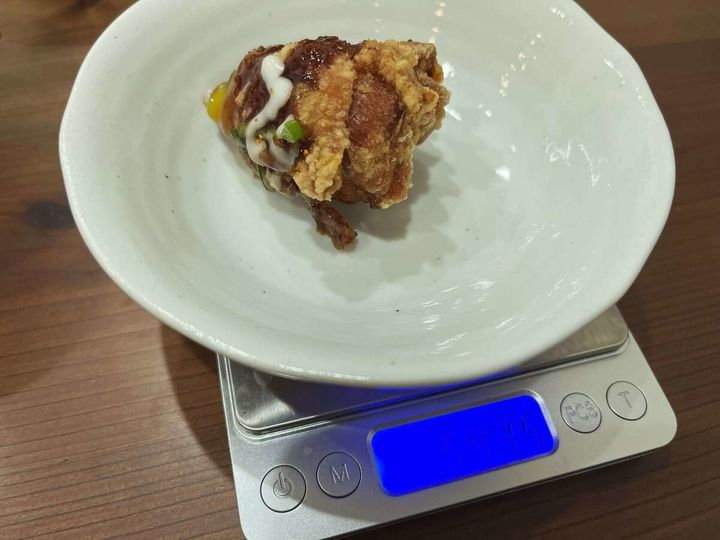 吉野家の「にんにくマシマシから揚げ超特盛丼」