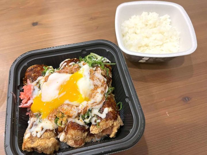 吉野家の「にんにくマシマシから揚げ超特盛丼」