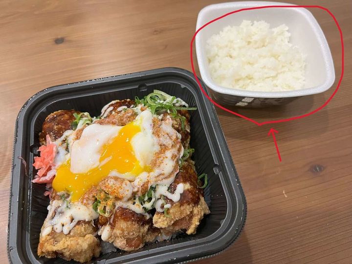吉野家の「にんにくマシマシから揚げ超特盛丼」