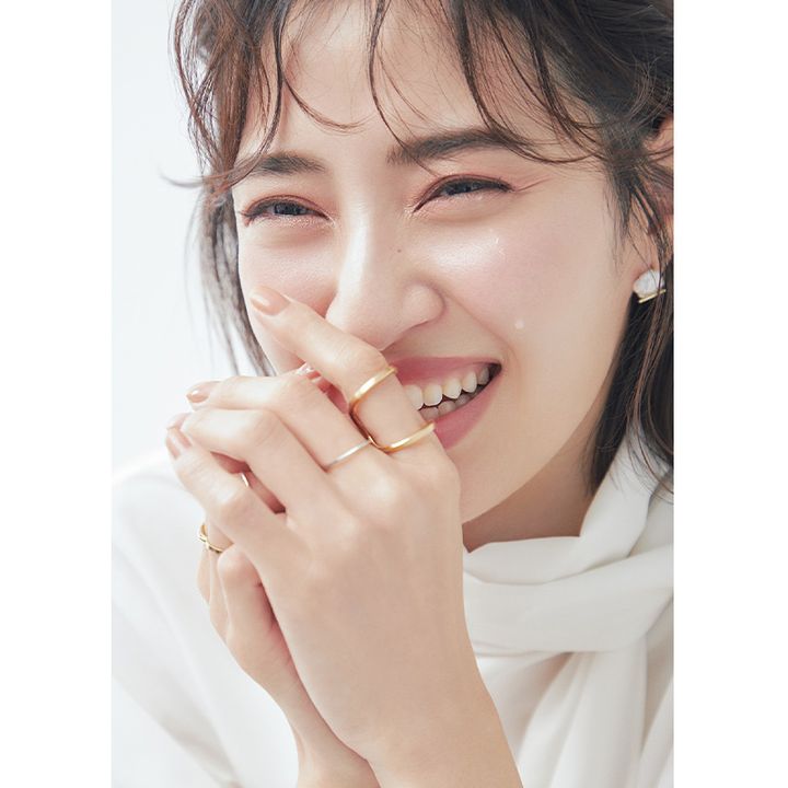 泣いているママのイメージカット