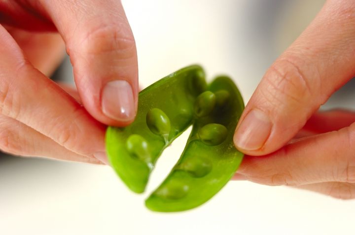 トマトとスナップエンドウのみそ汁の下準備1