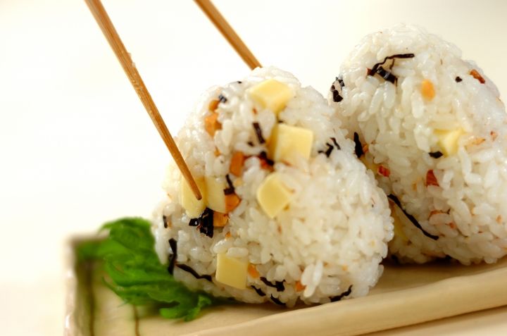 アーモンドと塩昆布のチーズおにぎりの作り方2