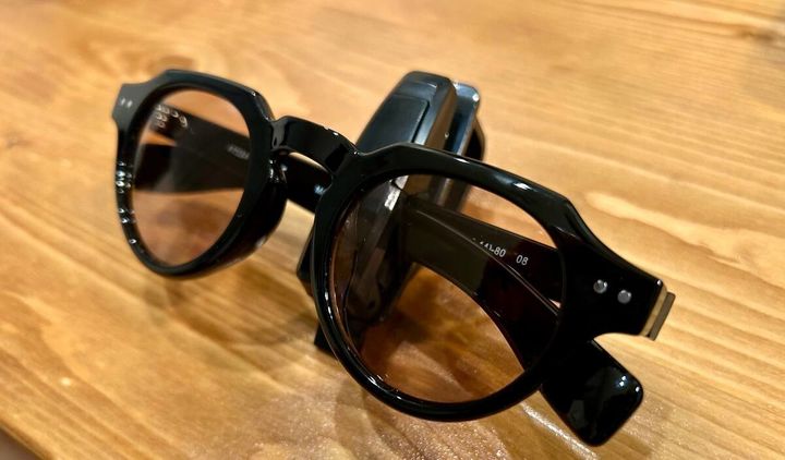 ダイソーの「車用サングラスクリップ」