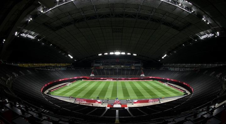 31歳Jリーガー、ゴール直後に2.8メートルのフェンスから落下…日本代表OBが説明「作りがものすごくちょっとおかしなことに」