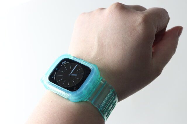 スマートウォッチケースバンド一体型（38／40／41mm、GR） 着用