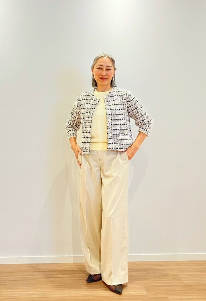 感動ワイドパンツ￥3,990、UVカットクルーネックセーター半袖￥1,990、ニットショートジャケット￥3,990／ユニクロ