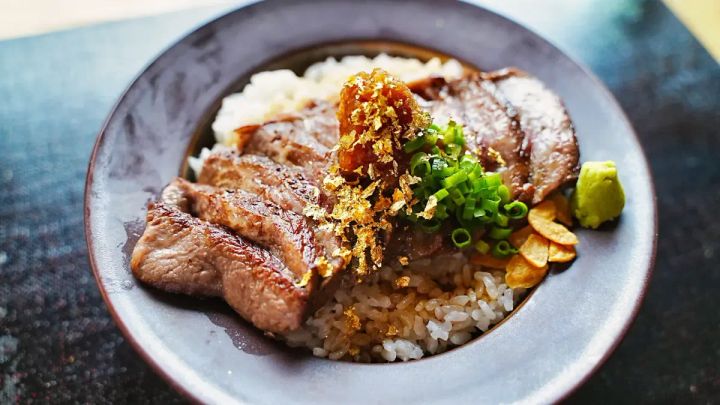 「能登和牛A5ステーキ丼」4000円