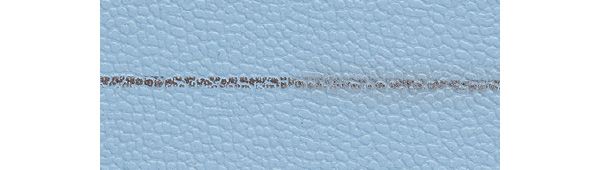 こするとわずかに色が薄くなるが、広がりはせずぼかしにくい