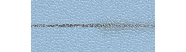 こすったところの色が広がって薄くなる。ぼかしやすいアイブロウ