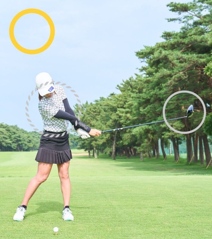 ドライバーを真っすぐ飛ばすコツは？「両手を離して握る」女子プロがレッスン