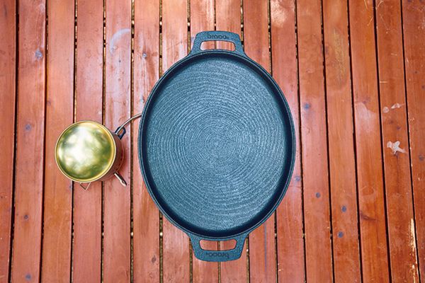 キャンプ飯が簡単&楽に調理可能！人気の鉄板マルチグリドルを実際に検証してみた