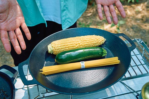 キャンプ飯が簡単&楽に調理可能！人気の鉄板マルチグリドルを実際に検証してみた